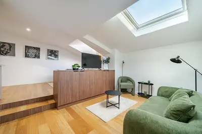 a living room with two green couches and a tv at Emplacement exceptionnel Deux Chambres AC WIFI in Nice