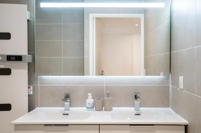 a bathroom with a sink and a mirror at T3 résidence neuve Centre-Ville 6 Couchages in Nice