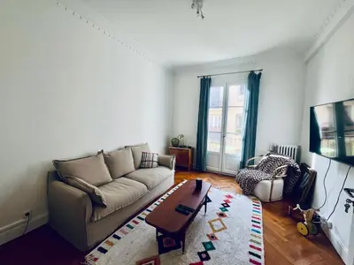 a living room with a couch and a coffee table at 2P de charme proche gare et hyper centre Nice in Nice