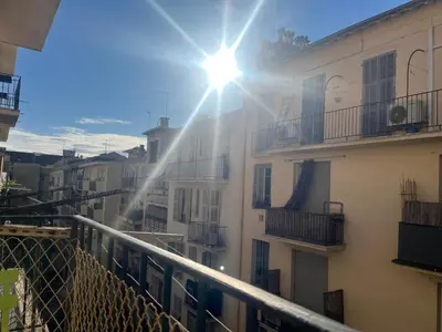 a sun shines on the roofs of buildings at 2P de charme proche gare et hyper centre Nice in Nice