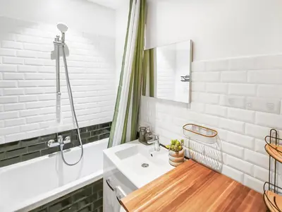a bathroom with a sink and a shower at Central, élégant & cosy in Nice