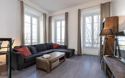 a living room with a couch and a coffee table at Appartement 2 chambres Nice Jean Medecin in Nice