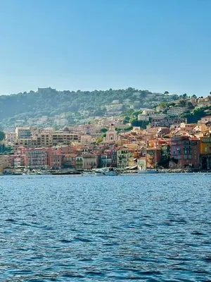 a city on the shore of a large body of water at Studio de charme - Vieille Ville - Proche plage in Villefranche-sur-Mer
