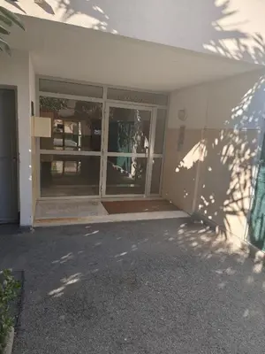 an entrance to a building with a large glass door at Bel appartement in Nice