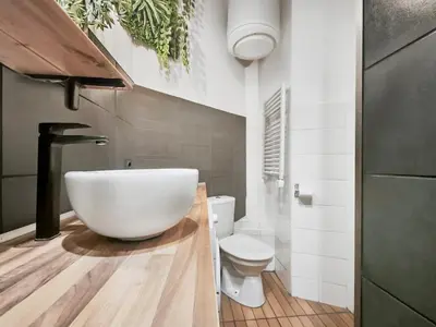 a bathroom with a white bowl sink and a toilet at Studio moderne et douillet au cœur de Nice in Nice