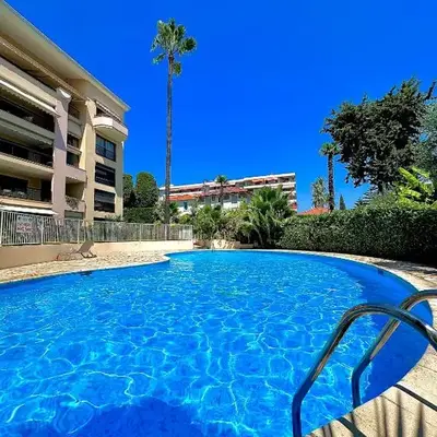 Appartement moderne climatisé avec piscine