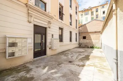 an empty alley in front of a building at Au cœur de Nice, Gare à pied et Climatisation in Nice