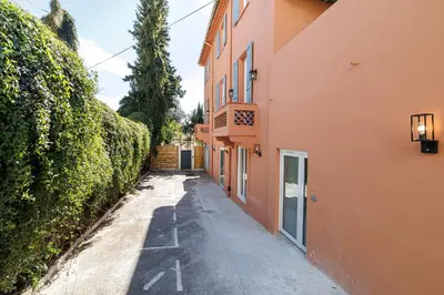 an alley between two orange buildings with a gate at 62 CARNOT LOT 7 - Appartement Duplex Atypique- climatise - 2 chambres in Nice
