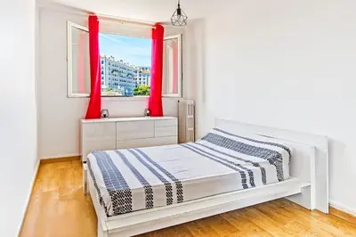 a white bedroom with red windows and a bed at Espace Anahit 2 piece meublé avec balcon, proche Tram Magnan et plages BAIL MOBILITE in Nice