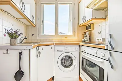 a laundry room with a washer and dryer at Espace Anahit 2 piece meublé avec balcon, proche Tram Magnan et plages BAIL MOBILITE in Nice