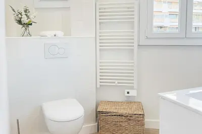 a white bathroom with a toilet and a sink at appartement moderne pour 3 pers Hyper Centre proche Jean Médecin in Nice