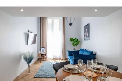 a dining room with a table with wine glasses on it at Magnifique - 2 chambres - Cœur de Nice avec Balcon in Nice