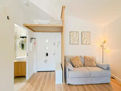 a living room with a couch and a sink at Proche mer - 2 pers, AC in Nice