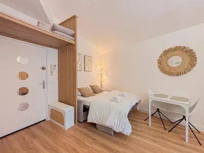 a bedroom with a bed and a table and a chair at Proche mer - 2 pers, AC in Nice