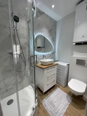 a bathroom with a shower and a sink at Appartement Neuf Nice Carré Or à 2 pas de la mer tout équipé in Nice