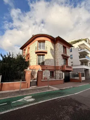 a brick building on the side of a street at Studio Olivier avec terrasse à Cagnes-sur-Mer in Cagnes-sur-Mer