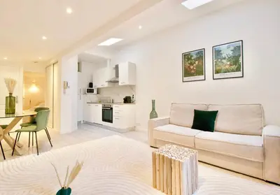a living room with a couch and a table at Magnifique appartement rénové au port de Nice in Nice