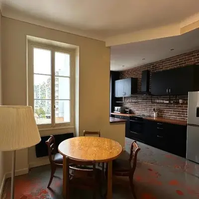 Renovated 2-room apartment Sleeps 4 Tram and shops nearby