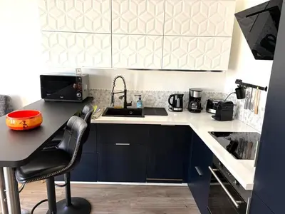 a small kitchen with a sink and a microwave at Hyper centre massena in Nice