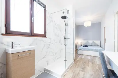 a bathroom with a shower and a sink at Chambre privée 1 personne BAIL MOBILITE in Nice