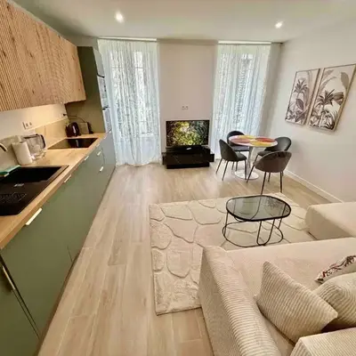 Nikaia Residence - 2BR Central Nice Close to Everything