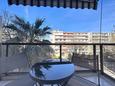 a white table and two chairs on a balcony at Appartement chic avec balcon Carré d Or Nice in Nice