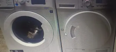 a washing machine with its door open next to a dryer at plein centre Nice magnifique chambre double climatisée in Nice