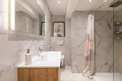 a bathroom with a sink and a shower at Cagnes sur mer, 1 bedroom with Garden-Air conditioning-Wifi in Cagnes-sur-Mer