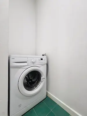 a washing machine in a corner of a room at Séjour idéal au cœur du Vieux-Nice in Nice
