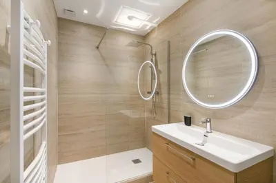 a bathroom with a sink and a mirror at Élégant 2 pièces Niçois - Carré d'Or - Centre Ville - Mer à 2 min in Nice