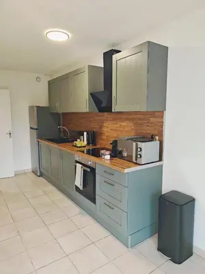 a bathroom with a sink and a washing machine at Appartement lumineux avec terrasse à Nice in Nice