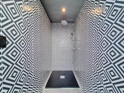 a room with a wall with a patterned wall at Domaine Datcha - La Dolce Vita, en toute intimité in Aspremont
