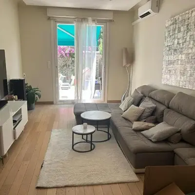 Elegant apartment in Nice with a private garden