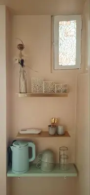a shelf in a kitchen with a window at Chambre arty & colorée en plein cœur de Nice in Nice