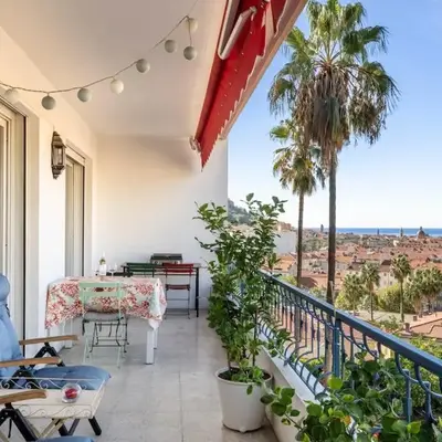 Azur Balcony Apartment Classic Charm with View