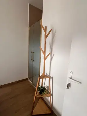 a ladder in a room with a shower at Moderne 3 chambres, 2 douches, proche gare, wifi in Nice