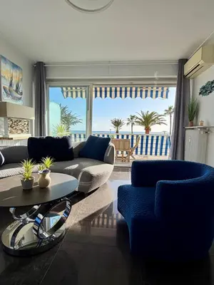 a living room with a view of the ocean at Appartement Pieds dans l'eau in Saint-Laurent-du-Var