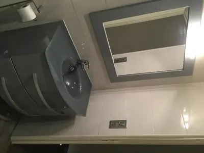 a bathroom with a urinal and a mirror at Gallo Comfort in Nice