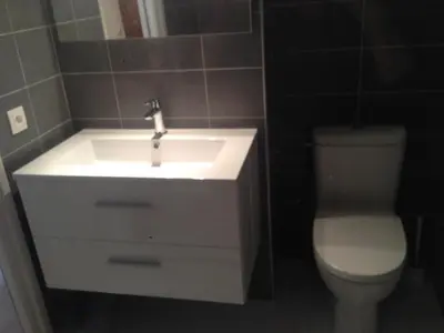 a bathroom with a white sink and a toilet at Studio équipé à 9mn à pied du centre ville et de la plage in Nice