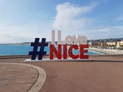 a sign for the hollywood sign in front of the beach at R.D.V. Duplex Nice Center in Nice