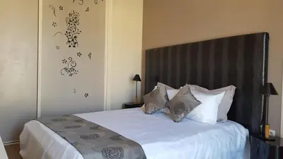 a bedroom with a large bed with white sheets and pillows at Nice Centre, Magnifique Studio Proche Mer in Nice
