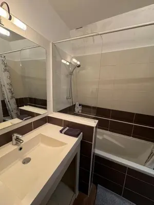 a bathroom with a sink and a mirror and a tub at Nice Centre, Magnifique Studio Proche Mer in Nice