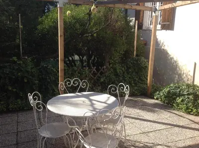a table and chairs sitting under a pergola at La Nectarine in Nice