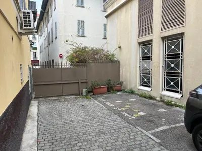 a living room with a couch and a table and a kitchen at Nice-Duplex-Plage-Parking-Cimatisation in Nice