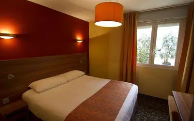 a bedroom with a bed and a window at Residence Share Inn in Nice