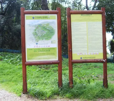 two signs sitting next to each other in a field at Les lilas blancs in Villefranche-sur-Mer