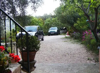 two cars parked on the side of a driveway at Les lilas blancs in Villefranche-sur-Mer