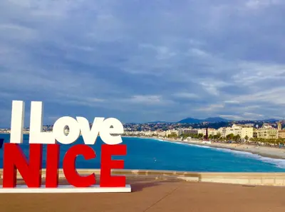 a sign that reads love nice next to a beach at Carré d'or Very nice appart Near the beach in Nice