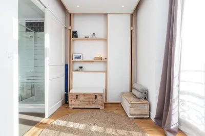 a dressing room with a bench and a rug at 1 Bdr Downtown near Place Massena in Nice