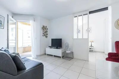 a living room with a couch and a tv at Quiet 1 bdr Port! close Place du Pin Garibaldi in Nice